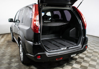 Подержанный автомобиль Nissan X-Trail 2013 года (9 фото)