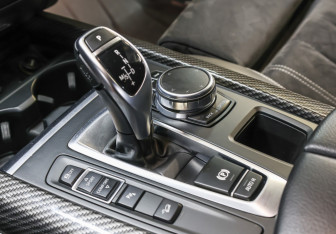 Подержанный автомобиль BMW X5 2017 года (25 фото)
