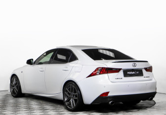 Подержанный автомобиль Lexus IS Sedan 2015 года (5 фото)
