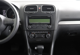 Подержанный автомобиль Volkswagen Golf Hatchback 2009 года (8 фото)