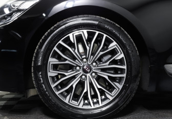 Подержанный автомобиль Kia K900 2019 года (30 фото)