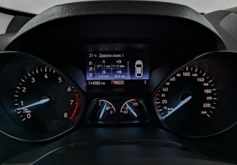 Подержанный автомобиль Ford Kuga 2017 года (16 фото)