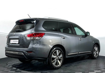 Подержанный автомобиль Nissan Pathfinder 2014 года (5 фото)