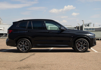 Подержанный автомобиль BMW X3 2022 года (4 фото)