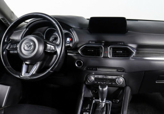 Подержанный автомобиль Mazda CX-5 2017 года (10 фото)