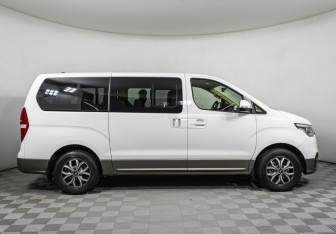 Подержанный автомобиль Hyundai H-1 2019 года (4 фото)