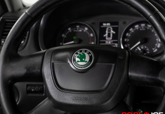 Подержанный автомобиль Skoda Fabia Hatchback 2010 года (14 фото)