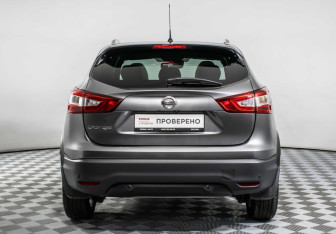 Подержанный автомобиль Nissan Qashqai 2016 года (6 фото)