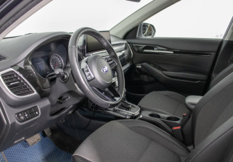 Подержанный автомобиль Kia Seltos 2021 года (10 фото)