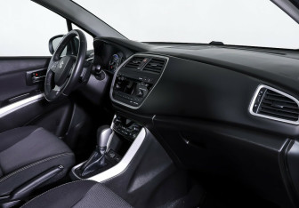 Подержанный автомобиль Suzuki SX4 Hatchback 2014 года (9 фото)