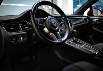 Подержанный автомобиль Porsche Macan 2017 года (7 фото)