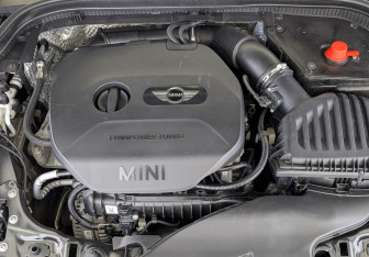 Подержанный автомобиль MINI Hatch 2016 года (9 фото)