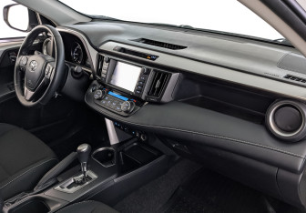 Подержанный автомобиль Toyota RAV4 2019 года (13 фото)