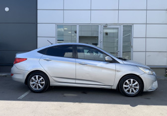 Подержанный автомобиль Hyundai Solaris Sedan 2012 года (4 фото)