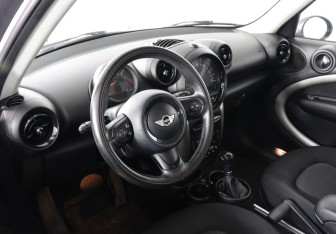 Подержанный автомобиль MINI Countryman 2016 года (9 фото)
