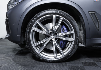 Подержанный автомобиль BMW X5 2019 года (35 фото)