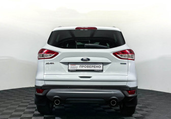 Подержанный автомобиль Ford Kuga 2013 года (6 фото)