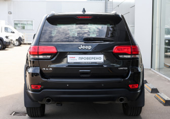 Подержанный автомобиль Jeep Grand Cherokee 2016 года (6 фото)