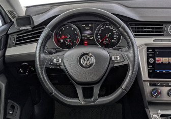 Подержанный автомобиль Volkswagen Passat Sedan 2018 года (22 фото)