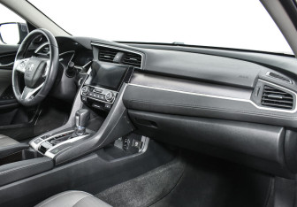 Подержанный автомобиль Honda Civic Sedan 2017 года (7 фото)