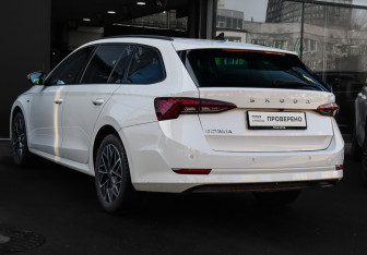 Подержанный автомобиль Skoda Octavia Wagon 2021 года (6 фото)