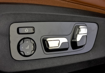 Подержанный автомобиль BMW X7 2024 года (26 фото)