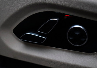 Подержанный автомобиль AITO M7 2023 года (18 фото)