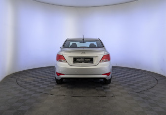 Подержанный автомобиль Hyundai Solaris Sedan 2016 года (6 фото)