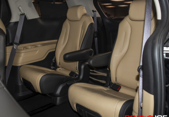 Подержанный автомобиль Kia Carnival 2021 года (11 фото)