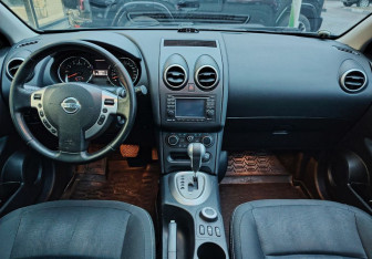 Подержанный автомобиль Nissan Qashqai+2 2011 года (9 фото)