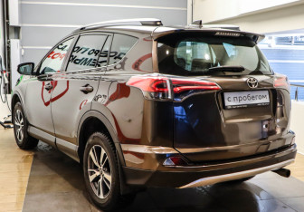 Подержанный автомобиль Toyota RAV4 2019 года (6 фото)