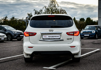 Подержанный автомобиль Infiniti QX60 2014 года (6 фото)