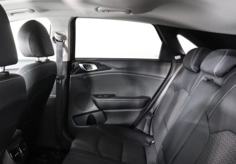 Подержанный автомобиль Kia Ceed Hatchback 2018 года (12 фото)