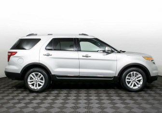 Подержанный автомобиль Ford Explorer 2018 года (4 фото)