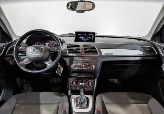 Подержанный автомобиль Audi Q3 2015 года (14 фото)