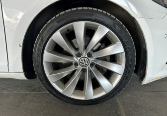 Подержанный автомобиль Volkswagen Passat CC 2012 года (20 фото)