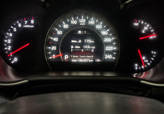 Подержанный автомобиль Kia Sorento 2014 года (18 фото)