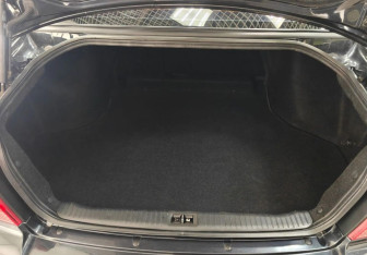 Подержанный автомобиль Hyundai Sonata 2005 года (16 фото)