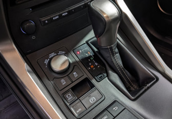 Подержанный автомобиль Lexus NX 2016 года (21 фото)