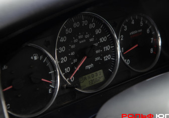 Подержанный автомобиль Mazda MPV 2004 года (10 фото)
