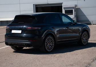 Подержанный автомобиль Porsche Cayenne 2020 года (5 фото)