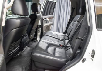 Подержанный автомобиль Toyota Land Cruiser Suv 2014 года (12 фото)