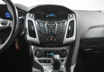 Подержанный автомобиль Ford Focus Wagon 2014 года (8 фото)