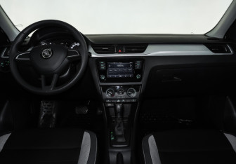 Подержанный автомобиль Skoda Rapid Liftback 2019 года (12 фото)