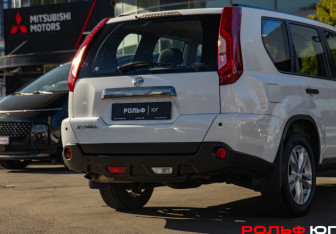 Подержанный автомобиль Nissan X-Trail 2012 года (19 фото)