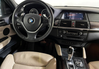 Подержанный автомобиль BMW X6 2010 года (15 фото)