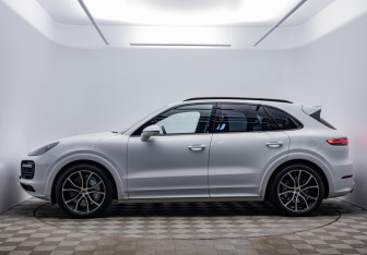 Подержанный автомобиль Porsche Cayenne 2018 года (8 фото)