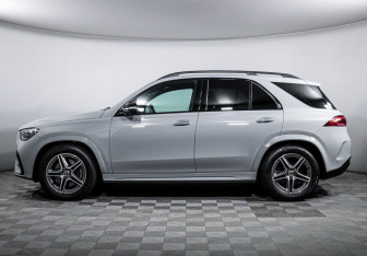 Подержанный автомобиль Mercedes-Benz GLE 2025 года (8 фото)