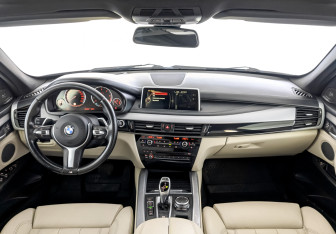 Подержанный автомобиль BMW X5 2015 года (14 фото)