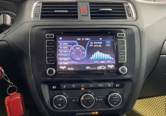 Подержанный автомобиль Volkswagen Jetta Sedan 2012 года (13 фото)